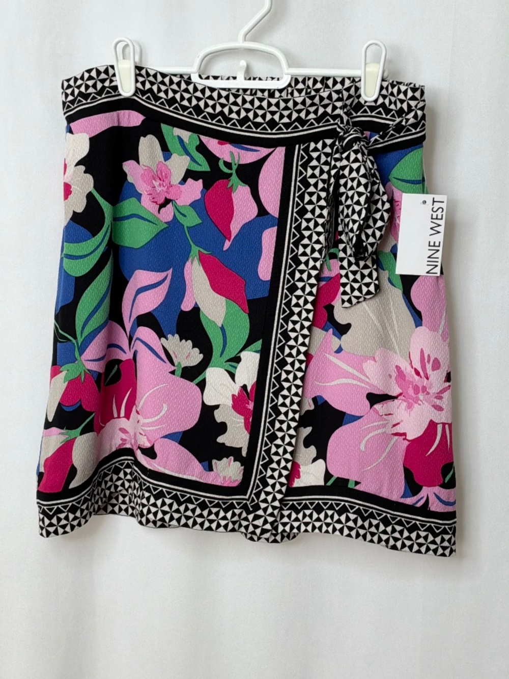 Nine West Women’s Multicolor Floral Graphic Wrap Skirt Size Medium NWT